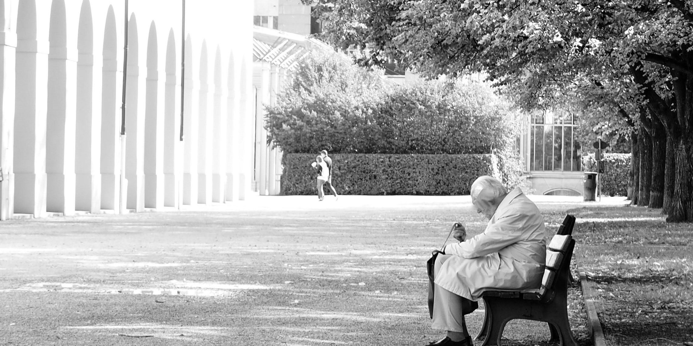 Parodontitis und Alzheimer Zusammenhang zwischen Parodontitis und Alzheimer-Demenz. Wissenschaftler stellen Infektion des Gehirns mit Parodontitis-Bakterien fest.